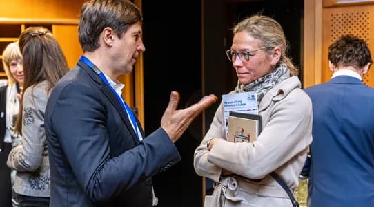 Two persons in a discussion