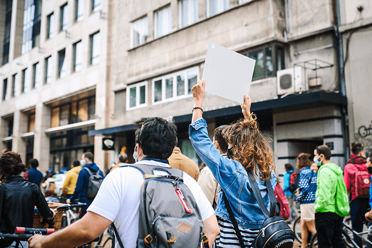 Cover image for Eurofound's publication entitled 'Maintaining trust during the COVID-19 pandemic'